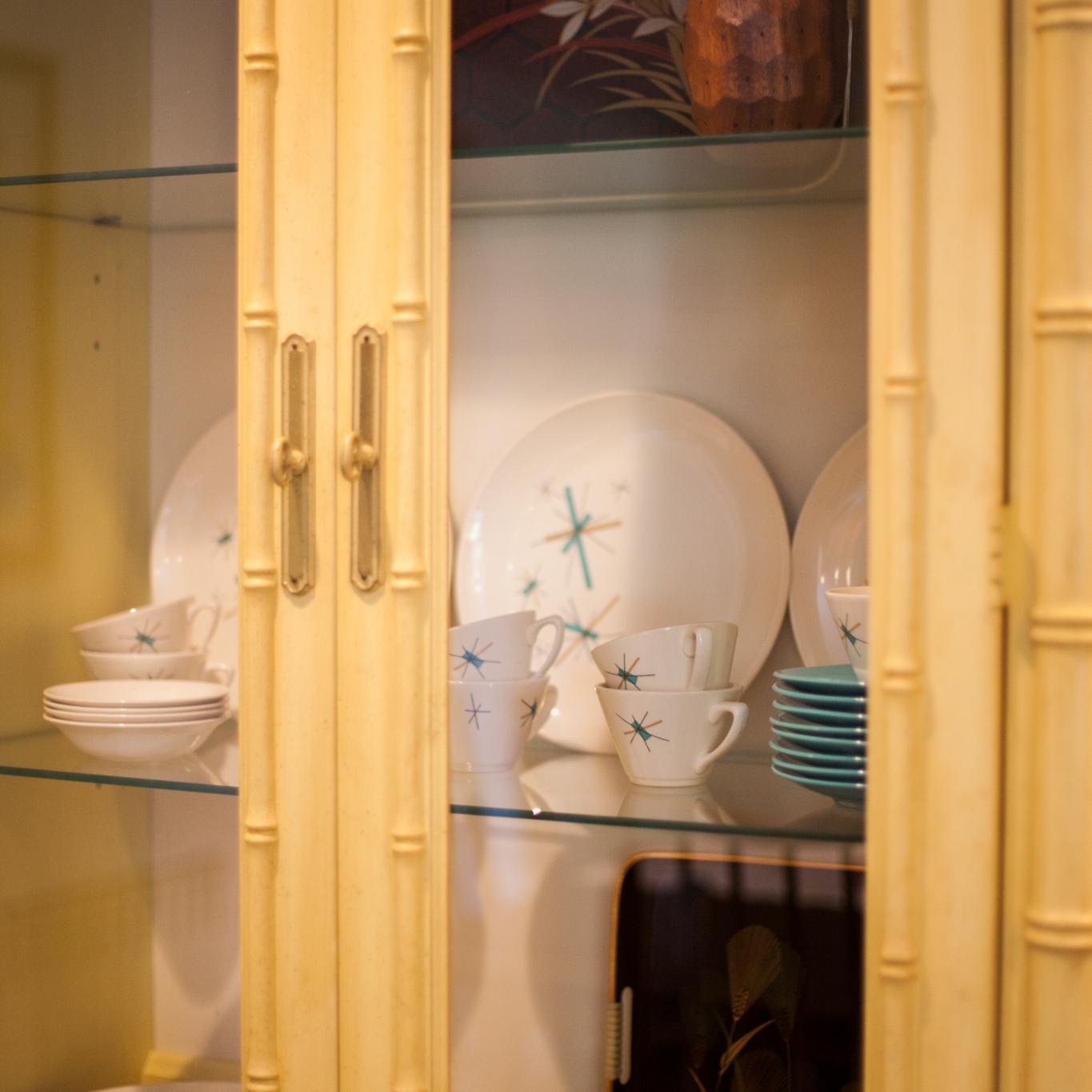 Chief Laundress at The 1964 House,  Fanatic of all things Mid Century,  Renaissance Soul