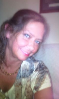 love 2 water ski.  love 2 love !!! Certified Nursing Assistant, and a Physical Therapy Aide.