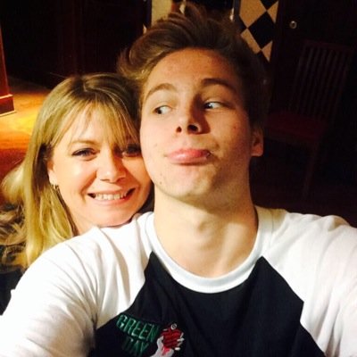 Mama Hemmings ✨