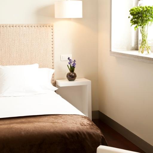 Hotel con spa y encanto de 25 habitaciones 
Teléfono: 947 177 150
info@hotelspaceres.com