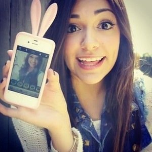 Bethany Mota Fan!!!!! She is amazing and i love her to death!!!!! She is my idol and she is an inspiration for everyone!!!!!! PLEASE FOLLOW ME !!!!!!
