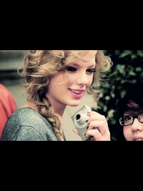Official Swifty Fanbase ♥ We share anything about Taylor Swift ♥ Stay fab ♥