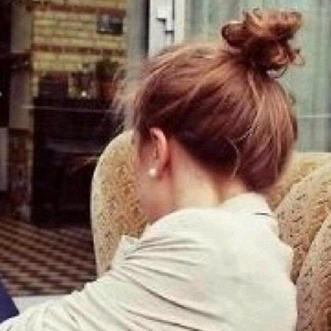 هناك اشخاص لو نعاملھم بـ المثل لخرجوا من حياتنا منذ زمن , ولكن نقطة الاختلاف هي اخلاقنا .!