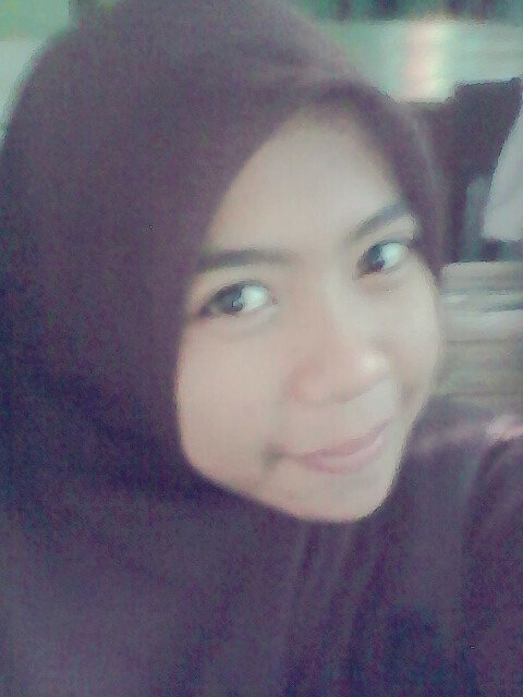Yuni Nurfiah|10 juni 1997|SMAN 6 Semarang|11 ips 5 |simple  girl