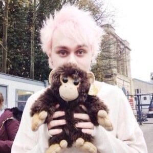 Go follow @5SOScompletedme she gave you this free follow.