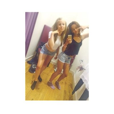 _rochelleblack_'s profile picture. follow me and I'll follow back