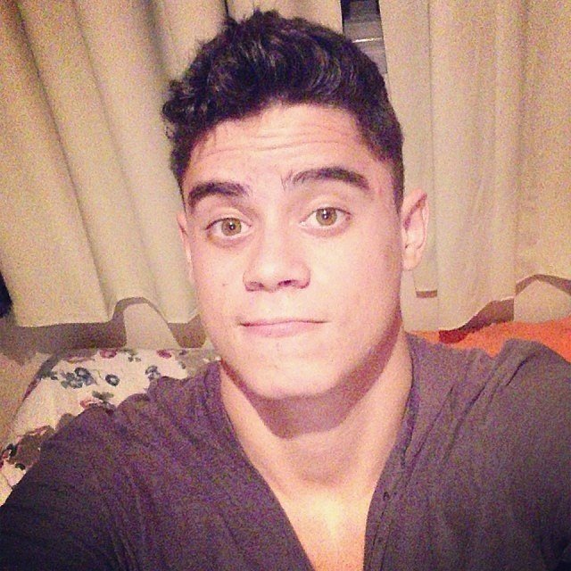 Escorpiano, Vascaino de coração, Amo um futebol, Divertido, Sempre alegre, Vivo intensamente, Exagerado, Levo pancadas da vida sempre mas sigo lutando, Segue aí