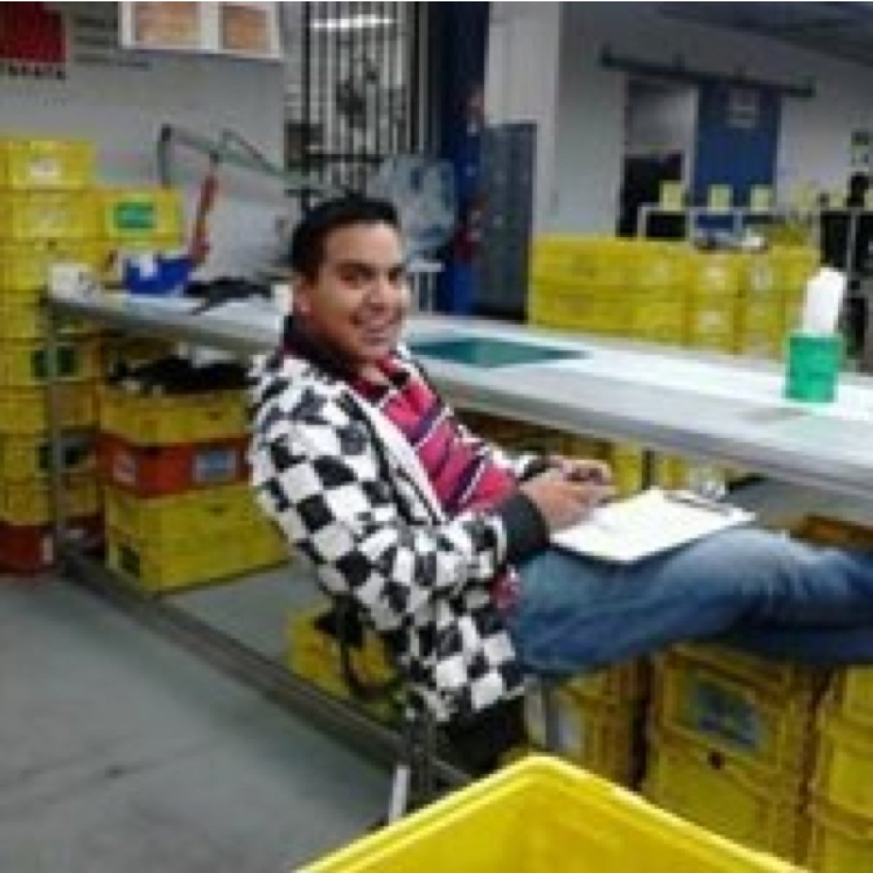 liassig's profile picture. “Nunca es demasiado tarde para ser la persona que podrías haber sido