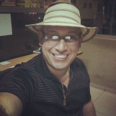 Locutor en @reformaseoye Voz y Productor de cuñas comerciales,promo y ponches para Radio alvarodj_22@hotmail.com
