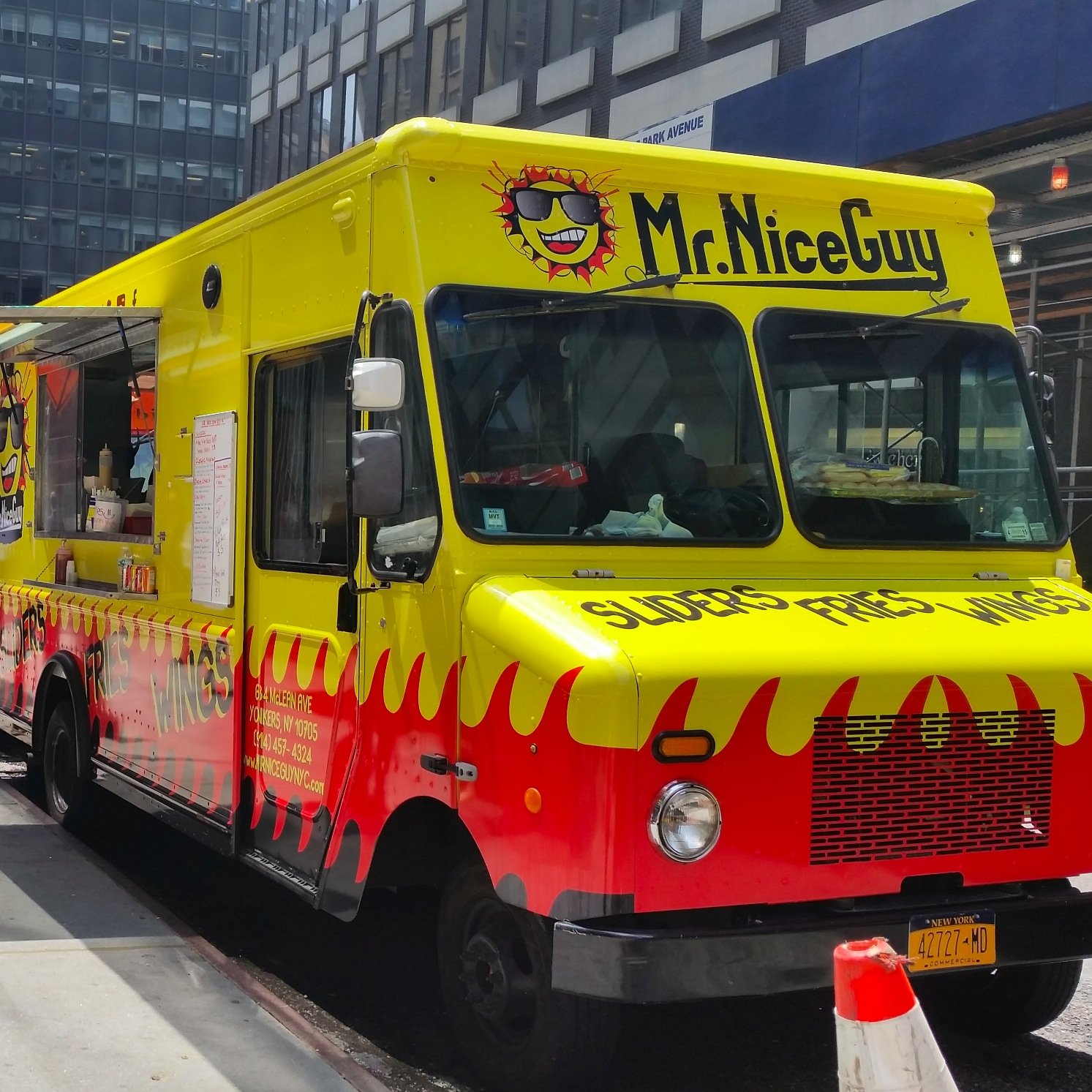 MrNiceGuyTruck's profile picture. Sliders. Wings. Fries. For catering & special events http://t.co/XAIK955378.