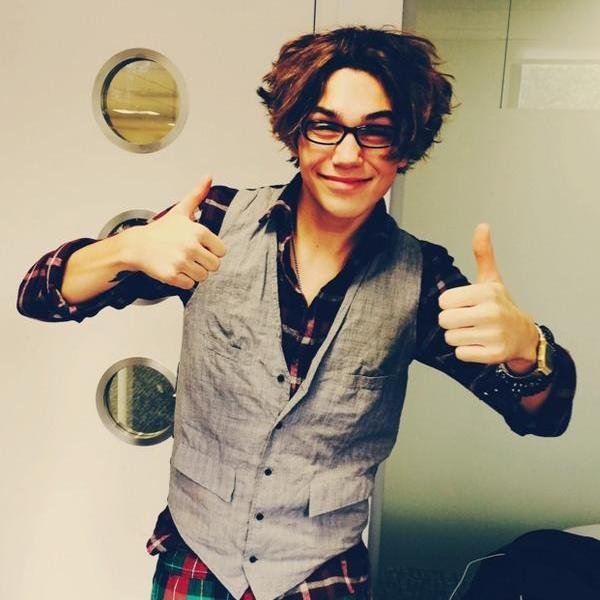 Hi, I'm Derek! 1/6 of Union J, Josh is my 'Banana' and yeah I'm cool