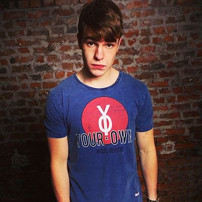 สวัสดีครับ ผม Nico Mirallegro นักแสดงชาวอังกฤษ หรือ Finn Nelson จาก My mad fat diary ครับ ฟอลมาคุยกับผมเยอะๆนะครับ ;)  parody // real @NicoMirallegro 20/07/2014