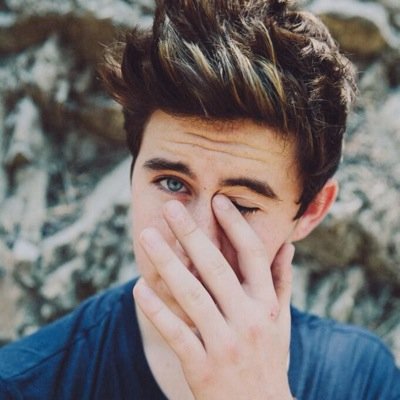 Hey love! Heres a free follow!!(: follow @carterrftmendes it would mean alot to her