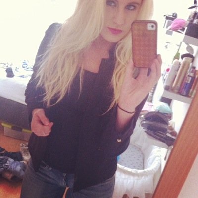 janineboeiend's profile picture. Houvan kevin, live your life !