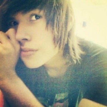 [Oliver] [16] [I like boys] [single] [music is my drug]