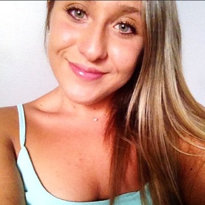 Laura, 17 yo, Paris, Amoureuse de lui ♡ Instagram : laura_sdt