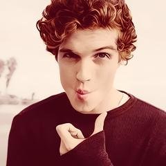 Adolematico's profile picture. É adolescente? Quer frases sobre dramas, crises, humor e paixões? Me siga que te sigo de volta e tbm indico  ♥| Você ira se identificar de #Retweet ou #Favorite