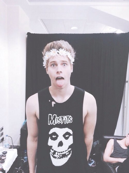 free follow, follow @iharryftash or i unfollow and rt this https://t.co/qGzEm18qbP