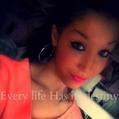 EstelleSelly's profile picture. salut je m'apelle Estelle je suis la belle-soeur de Elisa je suis là Tati de Manon et de lea j'ai 22ans