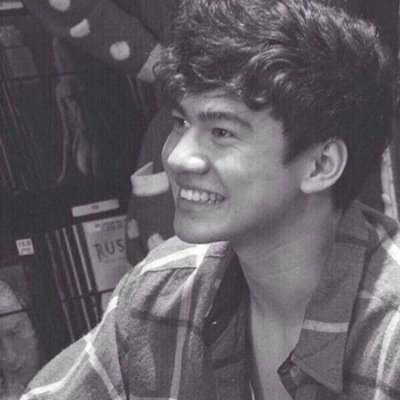 follow @mxchaelgcliffor and @layouts45sos and rt link in her bio for a fb from her