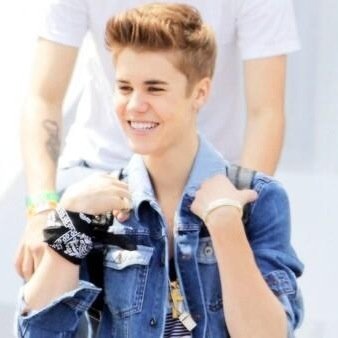 This canadian boy was there for me when no one else was. (Being a Belieber is not a phase, it's a promise) Saw my baby on 10.21.2012