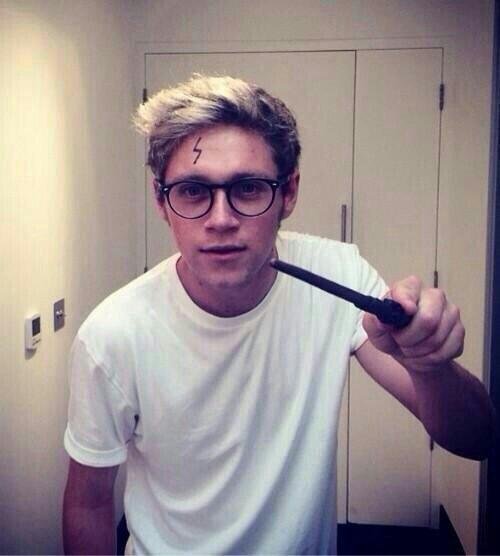 i love that 5 idiots boys || niall 3 || 0/5 || 5sos || Janoskians 

tryna get 5/5