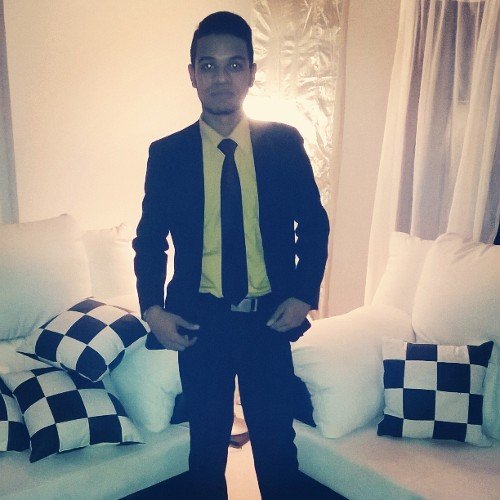 #hijoyherederodelreyno       Insta:oscardiaz28                    BBm:795F8171                                        https://t.co/FEYcVawGs2