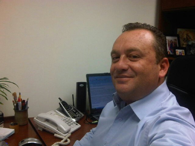 Publicista por pasión y optimista es mi razón, Estoy condenado a tener exito, gracias Dios.