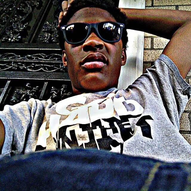 #freecell white buffs on. shitn on nigga stay grindin
