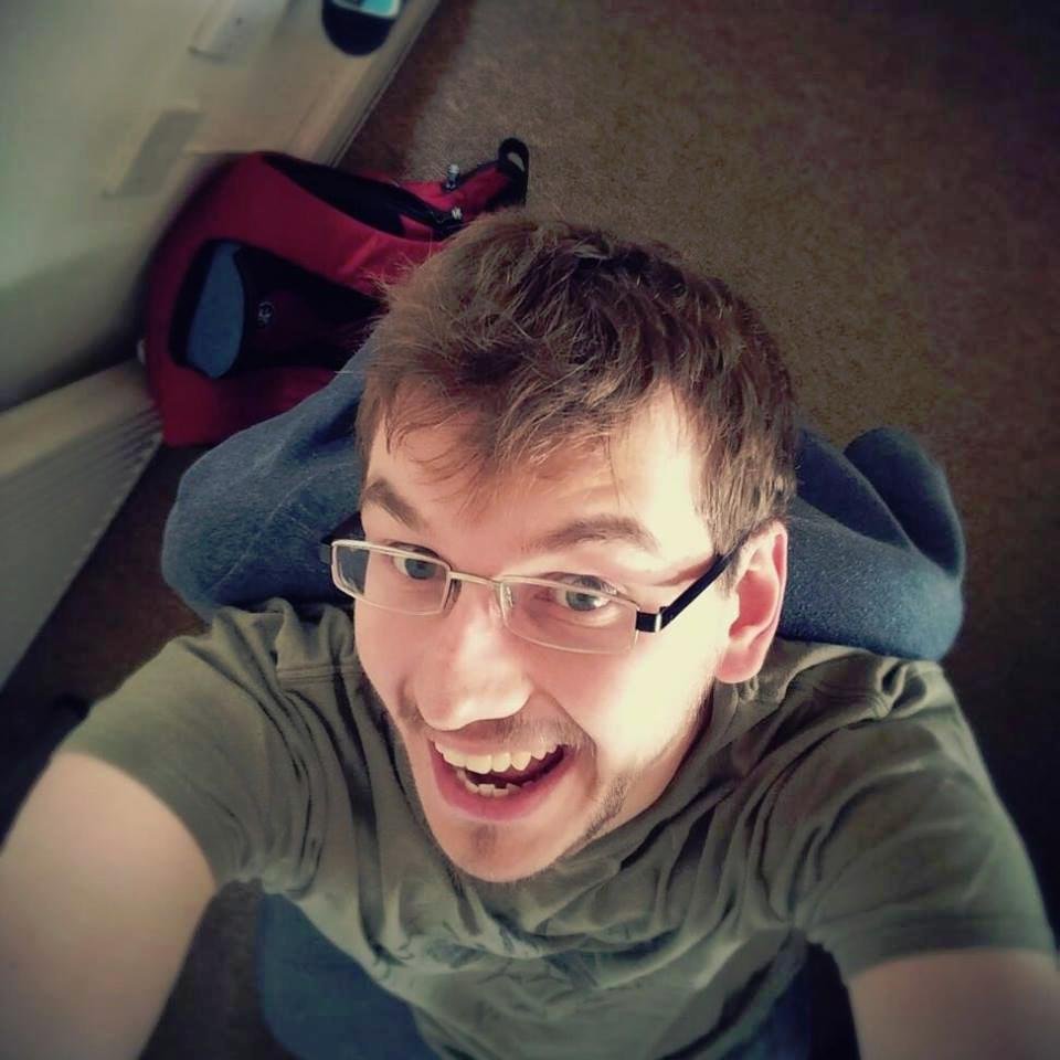 Editor in Chief for @aceresport. Marketing for @mobilefun. Tech expert for @giffgaff. Social media for @keyboardco.