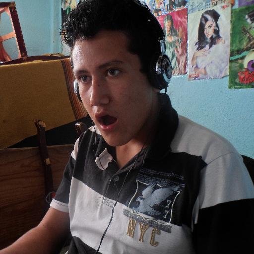 Comediante y me gusta grabar vídeos para youtube estoy loco por los gatos sígueme no te arrepentirás : )