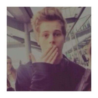 follow @gigglinghazza if you want to