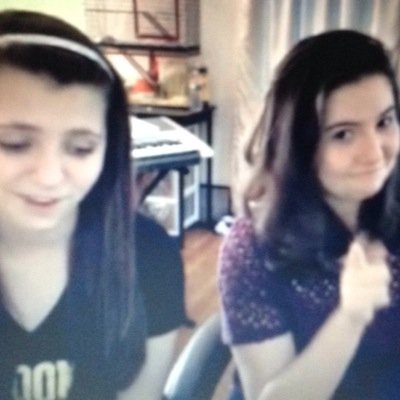This is a fan account for the YouTube channel Dolly Hanks. I follow back. Go watch Danielle and Molly! ⬇️⬇️⬇️