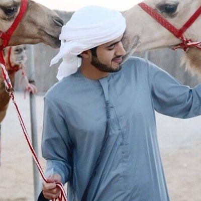 اسكن فوادي وافتح للهوى بابك ،
اروي خفوقي وتربع في شراييني.”