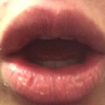 embarassingly praising calums lips