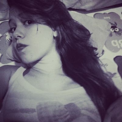 , chega ai, vei vo te conta uma historia de uma menina fofa que ate doi os zoi, eu abro a porta e te chamo pra entrar com cara de santa... U..u