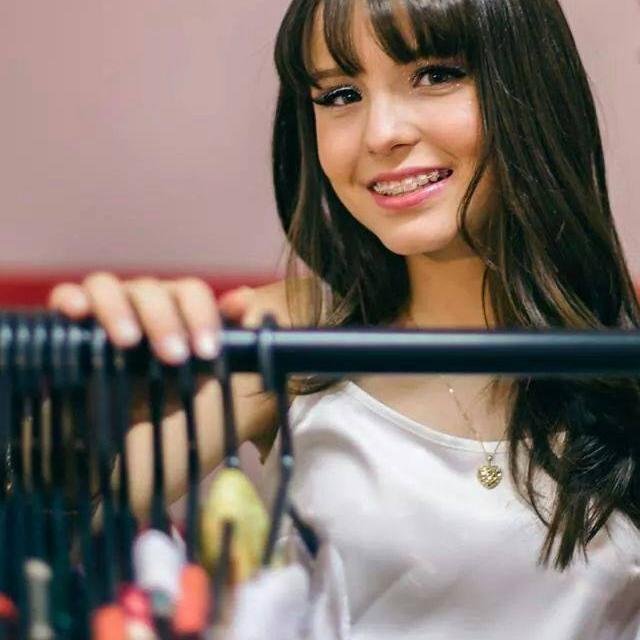 Sim Eu Amo A Larissa Vá Em Frente E Me Julgue,Voce Não Sera O Primeiro Nem O Ultimo Nem O Unico
