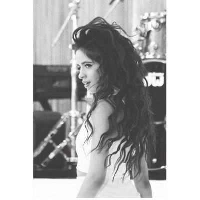 18. 1/5 Fifth Harmony. Después de tanto tiempo, he vuelto. Reniego del amor, eso me repugna. La enana de Edgar. Bisexual.