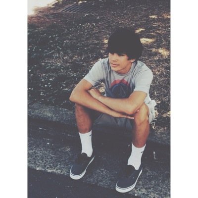 I GIVE YOU FREE FOLLOW PLEASE FOLLOW @BITOFLIAM