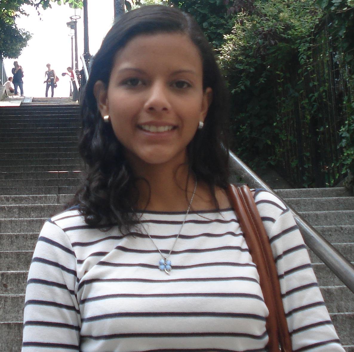 Venezolana, traductora, intérprete, profesora, bailarina, cinéfila :)