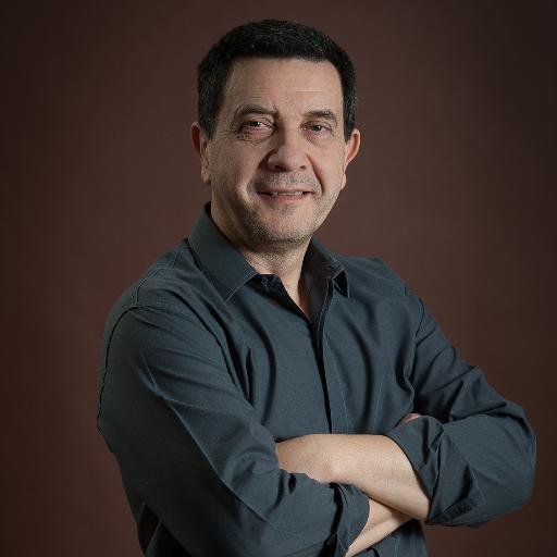 Fotógrafo  radicado en Córdoba - Argentina, con disponibilidad para realizar trabajos en cualquier parte de la Argentina o en el extranjero.