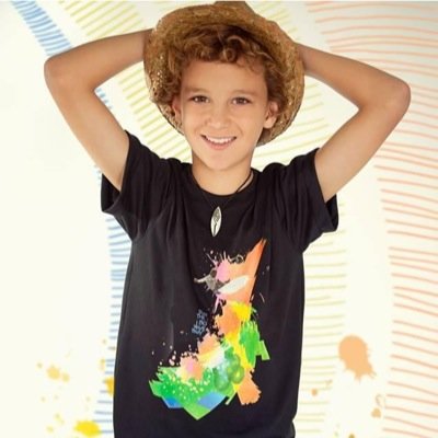 Hijo de tacho y jazmin|| amo a mis hermanos|| soy tierno, en el fondo, pero tengo caracter de mierda|| 13 años|| vengo del futuro
