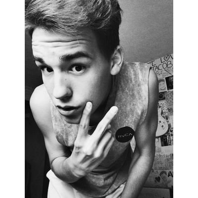 FistMeCameron's profile picture. follow @skipassslaybeau