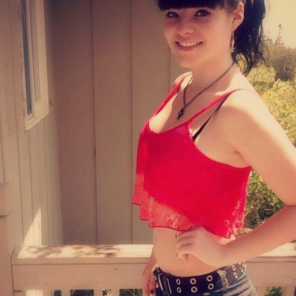 16/sophmore/twin/single/Christian/bisexual/anti-social/I love singing&food.
Evanescence&Rascal Flatts