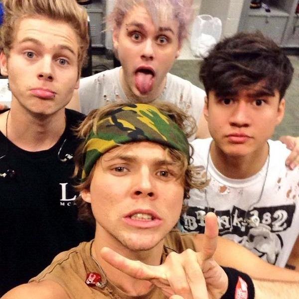 Super Pretty Girls of @5SOS