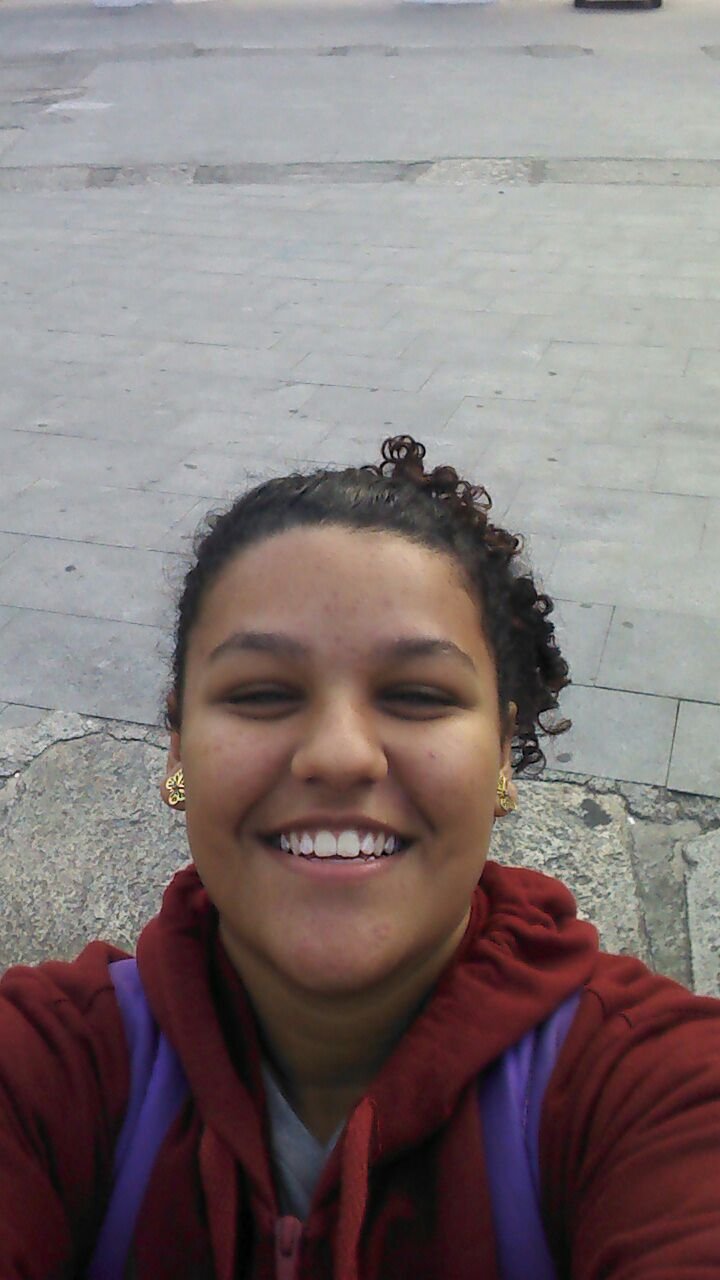 amo futebol,sou flamenguista,adoro bife com fritas. estar em contato com a natureza me faz bem , estar com a familia e amigos e ter sempre um bom livro!!!!
