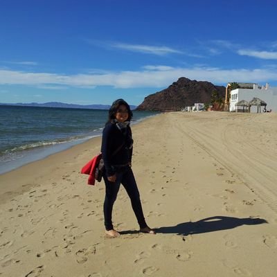 silviamendoza_g's profile picture. one love