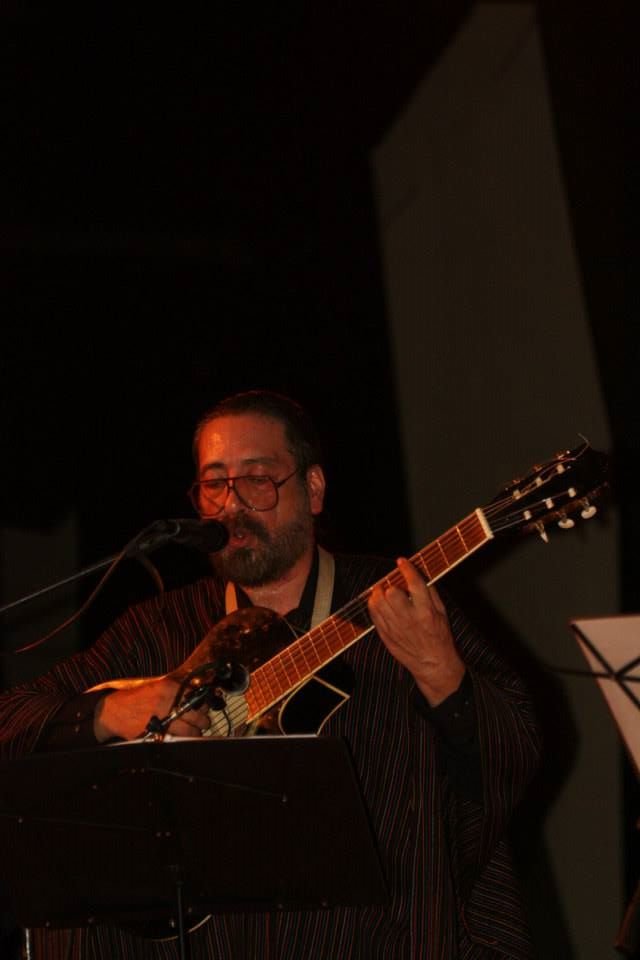 fredarroyov's profile picture. Lic. en Admnistracion Publica, Maestro en Planeacion del Desarrollo Urbano, inconforme social y musico latinoamericano de corazon.