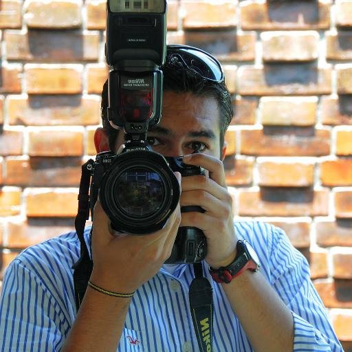 Periodista guatemalteco con doce años de experiencia en Medios. Actualmente formo parte del núcleo de fotógrafos del Señor Presidente Otto Pérez Molina