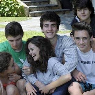esta cuenta de twitter es dedicada a ellos alex ,joana ,igor ,mikel,mac y nil :) ;) ♥ ♥